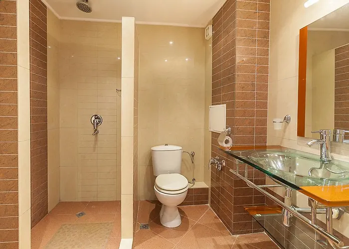 Хотел Family 3*